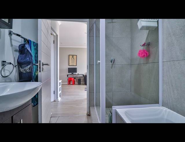 2 BEDROOM APARTMENT FOR SALE IN HAYFIELDS